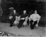 Foto de 1945 com o primeiro-ministro britânico Clement Attlee, Harry Truman e Joseph Stálin. <br><br/> Palavras-chave: relações de poder, relações culturais, capitalismo, socialismo, Guerra Fria.