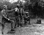 A Guerra do Vietn foi um conflito armado que comeou no ano de 1959 e terminou em 1975. As batalhas ocorreram nos territrios do Vietn do Norte, Vietn do Sul, Laos e Camboja. Esta guerra pode ser enquadrada no contexto histrico da Guerra Fria.O Vietn havia sido colnia francesa e no final da Guerra da Indochina (1946-1954) foi dividido em dois pases. O Vietn do Norte era, comandado por Ho Chi Minh, possuindo orientao comunista pr Unio Sovitica. O Vietn do Sul, uma ditadura militar, passou a ser aliado dos Estados Unidos e, portanto, com um sistema capitalista. A relao entre os dois Vietns, em funo das divergncias polticas e ideolgicas, era tensa no final da dcada de 1950. Em 1959, vietcongues (guerrilheiros comunistas), com apoio de Ho Chi Minh e dos soviticos, atacaram uma base norte-americana no Vietn do Sul. Este fato deu incio a guerra. Entre 1959 e 1964, o conflito restringiu-se apenas ao Vietn do Norte e do Sul, embora Estados Unidos e tambm a Unio Sovitica prestassem apoio indireto. <br></br> Palavras-chave: Vietn, Estados Unidos da Amrica, guerra, socialismo, comunismo, capitalismo, conflito, genocdio, povo, libertao nacional, invaso.