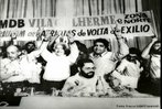 O regime ditatorial implantado no Brasil por meio do golpe civil-militar de abril de 1964, seguido pelos atos institucionais, mergulhou o país nos chamados Anos de Chumbo. A campanha pela anistia, iniciada em meados dos anos 1970, aglutinou movimentos sociais e associações civis, destacando-se o Movimento Feminino pela Anistia (MFPA) e o Comitê Brasileiro pela Anistia (CBA) que lutaram contra a ditadura e pelo restabelecimento da democracia. Esse combate empreendido por diversos setores da sociedade culminou com a aprovação pelo Congresso da chamada Lei de Anistia (Lei n° 6.683, de 28 de agosto de 1979). A lei, no entanto, não significou o fim da luta de vários setores da sociedade. A forma como se definiu a anistia no Brasil implicou a continuidade da mobilização e a impossibilidade de esquecimento. O debate permanece nos meios políticos e acadêmicos, assim como permanece a batalha pela busca de reparação para familiares dos mortos e desaparecidos, bem como pela abertura dos arquivos militares. <br><br/> Palavras-chave: anistia, censura, democracia, direitos humanos, ditadura civil-militar, movimentos sociais, violência. 