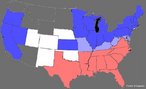 Mapa dos EUA durante a Guerra da Secessão. A Guerra de Secessão ou Guerra Civil Americana foi uma guerra civil ocorrida nos Estados Unidos da América entre 1861 e 1865. Foi o conflito que causou mais mortes de norte-americanos, cerca de 3% da população americana à época. Imagem dos estados Unidos dividido durante a Guerra Civil Americana. Em azul, estão os estados da União, em vermelho, estados da Confederação, em azul claro, estados escravistas que mantiveram-se do lado da União, e em branco, territórios que seriam posteriormente elevados à categoria de estado. <br><br/> Palavras-chave: relações culturais, relações de poder, EUA, guerra.