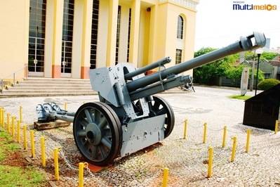 Canho utilizado pela FEB na Segunda Guerra Mundial, exemplar exposto no Museu do Expedicionrio em Curitiba - Paran.
<br><br/>
Palavras-chave: relaes de poder, Foras Armadas, Exrcito Brasileiro, Fora Expedicionria Brasileira, Armas, Museu do Expedicionrio, Curitiba, Paran.