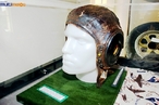 Capacete de aviao norte-americano utilizado na Segunda Guerra Mundial, exemplares expostos no Museu do Expedicionrio em Curitiba - Paran. <br><br/> Palavras-chave: relaes de poder, Foras Armadas, Exrcito Brasileiro, Fora Expedicionria Brasileira, Armas, Museu do Expedicionrio, Curitiba, Paran.