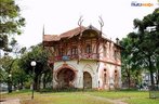 O antigo prdio da Unio Cvica Feminina de Curitiba - O Belvdre. Belvdre  um termo da lngua francesa para designar um tipo de mirante construdo em terraos situados em locais altos. Localizado na Praa Joo Cndido, construdo em 1915, em estilo art-nouveau. Em 1922, abrigou a primeira emissora de rdio do Paran, a PRB-2. Em 1931, tornou-se observatrio astronmico e meteorolgico e, a partir de 1962, passou a ser sede da Unio Cvica Feminina. <br><br/> Palavras-chave: Paran, Curitiba, primeira rdio, observatrio astronmico e meteorolgico, Unio Cvica Feminina.