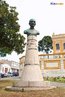 Busto de Monsenhor Celso em Curitiba. Em 1868, com 19 anos de idade, em funo dessa tendncia ao evangelho e da f professada pela famlia, Celso Itiber da Cunha ingressou no seminrio, ordenando-se sacerdote em 1872. Em 1900 recebeu a nomeao para Vigrio da Arquidiocese de Curitiba, sendo, logo depois promovido a Cnego Honorrio de Catedral Metropolitana da Capital Paranaense. Em 11 de julho de 1930 morreu com mais de 80 anos. <br><br/> Palavras-chave: Igreja, monumentos, Monsenhor Celso, Curitiba.