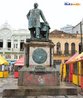 Esttua do Baro do Rio Branco.Jos Maria da Silva Paranhos Jnior, baro do Rio Branco, foi professor, poltico, jornalista, diplomata, historiador e bigrafo. Nasceu no Rio de Janeiro, RJ, em 20 de abril de 1845, e faleceu na mesma cidade, em 10 de fevereiro de 1912. <br><br/> Palavras-chave: monumentos, Curitiba, Baro do Rio Branco, esttua. 