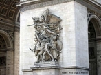 O Arco do Triunfo  um monumento, localizado na cidade de Paris, construdo em comemorao s vitrias militares de Napoleo Bonaparte, o qual ordenou a sua construo em 1806. Inaugurado em 1836, a monumental obra detm, gravados, os nomes de 128 batalhas e 558 generais. Em sua base, situa-se o Tmulo do Soldado Desconhecido (1920). O arco localiza-se na praa Charles de Gaulle, uma das duas extremidades da avenida Champs-lyses. <br><br/> Palavras-chave: O Arco do Triunfo  um monumento, localizado na cidade de Paris, construdo em comemorao s vitrias militares de Napoleo Bonaparte, o qual ordenou a sua construo em 1806. Inaugurado em 1836, a monumental obra detm, gravados, os nomes de 128 batalhas e 558 generais. Em sua base, situa-se o Tmulo do Soldado Desconhecido (1920). O arco localiza-se na praa Charles de Gaulle, uma das duas extremidades da avenida Champs-lyses. <br><br/> Palavras-chave: relaes de poder, relaes culturais, Estado, Napoleo Bonaparte, Frana, Paris, Charles de Gaulle, Champs-lyses, Arco do Triunfo, guerra, Revoluo Francesa.