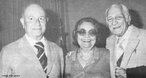 Gilberto Freyre (direita) com os amigos Adonias Filho e Rachel de Queirs. Gilberto de Mello Freyre foi um socilogo, antroplogo, escritor e pintor brasileiro, considerado como um dos grandes nomes da histria do Brasil.<br><br/>  Palavras-chave: relaes de poder, relaes culturais, antropologia, sociologia, historiografia, democracia racial.