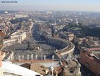 O Vaticano foi criado pelo Tratado de Latro, assinado por Benito Mussolini e o Papa Pio XI em 11 de Fevereiro de 1929. As terras tinham sido doadas em 756 por Pepino, o Breve, rei dos francos. Durante um perodo de quase mil anos, que teve incio no imprio de Carlos Magno no sculo IX, os papas reinavam sobre a maioria dos Estados temporais do centro da pennsula itlica, incluindo a cidade de Roma, e partes do sul da Frana. Durante o processo de unificao da pennsula, a Itlia gradativamente absorveu os Estados Pontifcios. <br><br/> Palavras-chave: relaes de poder, relaes culturais, Estado, fascismo, Mussolini, Igreja Catlica, cristianismo, Papa, Vaticano.