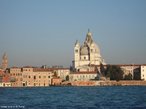 Veneza  uma comuna italiana da regio do Vneto, provncia de Veneza, com cerca de 266.181 habitantes, conhecida pelos seus canais e pela catedral de So Marcos. Estende-se por uma rea de 412 km2, tendo uma densidade populacional de 646 hab/km2. Faz fronteira com Campagna Lupia, Cavallino-Treporti, Chioggia, Jesolo, Marcon, Martellago, Mira, Mogliano Veneto (TV), Musile di Piave, Quarto d'Altino, Scorz, Spinea. <br><br/> Palavras-chave: relaes culturais, Itlia, patrimnio histrico, Veneza.