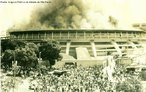 Estdio Jornalista Mrio Filho, mais conhecido como Maracan,  um estdio de futebol localizado no Rio de Janeiro e inaugurado em 1950, tendo sido utilizado na Copa do Mundo de Futebol daquele ano. Desde ento, o Maracan foi palco de grandes momentos do futebol brasileiro e mundial, como o milsimo gol de Pel, finais do Campeonato Brasileiro, Carioca de Futebol, Taa Libertadores da Amrica e do primeiro Campeonato Mundial de Clubes da FIFA, alm de competies internacionais e partidas da Seleo Brasileira.<br><br/> Palavras-chave: relaes culturais, esporte, futebol, competio.