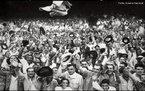 A Copa do Mundo de 1950 contou com a participao de 13 pases. O campeonato ocorreu no Brasil. Para a ocasio, foi construdo o Estdio Municipal do Rio de Janeiro, o Maracan. A seleo brasileira apresentou um futebol fabuloso, mas perdeu na final para o Uruguai. Esta derrota ficou conhecida como Maracanao.<br><br/> Palavras-chave: relaes culturais, esporte, futebol, competio.