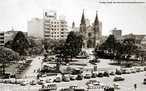 Fotografia de Curitiba na região da Praça Tiradentes durante a década de 1970.<br><br/> Palavras-chave: relações de poder, relações culturais, Paraná, Curitiba, século XX.