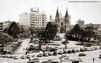 Fotografia de Curitiba na regio da Praa Tiradentes durante a dcada de 1970.<br><br/> Palavras-chave: relaes de poder, relaes culturais, Paran, Curitiba, sculo XX.