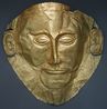 A Máscara de Agamemnon é um artefato descoberto em Micenas, na Grécia, em 1876 por Heinrich Schliemann. É uma máscara funerária de ouro que cobria o rosto de um corpo. Schliemann acreditou que tinha descoberto o corpo do lendário líder grego Agamemnon, daí o nome. Contudo, pesquisas arqueológicas recentes sugerem que a máscara é de 1.500 a 1.550 AC, o que significa uma época bem anterior a Agamemnon. Apesar disso, o nome permanece. A máscara está hoje no Museu Arqueológico Nacional de Atenas, em Atenas. <br><br/> Palavras-chave: Antiguidade Clássica, arqueologia, história da arte, Atenas.