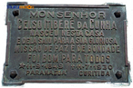 Construdo em fins do sculo XVIII era morada do msico Braslio Itiber da Cunha e seu irmo Celso Itiber da Cunha (Monsenhor Celso). O monumento foi tombado pelo Patrimnio Histrico e Artstico do Paran em 1972. Esta casa est ladeada por um conjunto de construes coloniais. So ao todo trs casas trreas e dois sobrados dos quais se destaca um setentista que pode ser considerado a melhor obra de resistncia colonial da cidade. <br><br/> Palavras-chave: relaes sociais de produo, trabalho, poder, cultura, Paranagu, Paran, msica, patrimnio histrico, compositor, arquitetura.