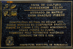 Construdo em fins do sculo XVIII era morada do msico Braslio Itiber da Cunha e seu irmo Celso Itiber da Cunha (Monsenhor Celso). O monumento foi tombado pelo Patrimnio Histrico e Artstico do Paran em 1972. Esta casa est ladeada por um conjunto de construes coloniais. So ao todo trs casas trreas e dois sobrados dos quais se destaca um setentista que pode ser considerado a melhor obra de resistncia colonial da cidade. <br><br/> Palavras-chave: relaes sociais de produo, trabalho, poder, cultura, Paranagu, Paran, msica, patrimnio histrico, compositor, arquitetura.