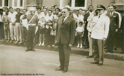 Marechal Humberto de Alencar Castelo Branco foi o primeiro presidente do regime militar instaurado pelo golpe militar de 1964.<br><br/>
Palavras-chave: relações de poder, poder executivo, governo, ditadura, Brasil.