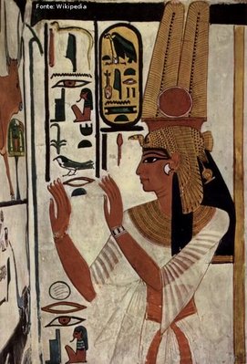 Pintura na Câmara mortuária de Nefertári, mulher de Ramsés II, faraó do Egito.<br><br/> 
Palavras-chave: relações culturais, relações de poder, Antigüidade Oriental, câmara mortuária, Nefertári, Ramsés, Egito Antigo, faraó.