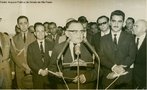 Marechal Humberto de Alencar Castelo Branco foi o primeiro presidente do regime militar instaurado pelo golpe militar de 1964.<br><br/> Palavras-chave: relaes de poder, poder executivo, governo, ditadura, Brasil.