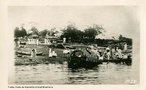 A Estrada de Ferro Madeira-Mamor  uma ferrovia construda entre 1907 e 1912 para ligar Porto Velho a Guajar-Mirim, no atual Estado de Rondnia, no Brasil. Ficou conhecida  poca como a Ferrovia do Diabo, devido  morte de milhares de trabalhadores durante a construo, causada sobretudo por doenas tropicais, complementar  lenda de que sob cada um de seus dormentes existia um cadver. Fotos da Coleo Percival Farquhar do Museu Histrico Nacional.<br><br/> Palavras-chave: relaes de poder, relaes culturais, modernizao, sculo XX.