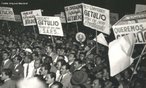 Getlio Dorneles Vargas se tornou presidente do Brasil aps a Revoluo de 1930, que ps fim  Repblica Velha depondo seu 13 e ltimo presidente da Repblica Washington Lus. Foi presidente da Repblica do Brasil em dois perodos: o primeiro teve durao de 15 anos ininterruptos (1930 a 1945) e em 1951 se tornou presidente governando at sua morte em 1954.<br><br/> Palavras-chave: relaes de poder, poder executivo, governo, repblica, Brasil, Revoluo de 1930, Estado Novo.