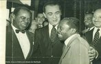 O presidente Juscelino Kubitscheck, com Louis Armstrong ( sua esquerda), Grande Otelo ( direita) e Pixinguinha (ao fundo), em 1957.<br><br/> Palavras-chave: relaes de poder, relaes culturais, msica brasileira, arte.