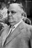 José Linhares foi presidente da República durante três meses e cinco dias, de 29 de outubro de 1945 a 31 de janeiro de 1946. <br><br/> Palavras-chave: relações de poder, poder executivo, governo, república, Brasil.