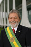 Luiz Inácio Lula da Silva, mais conhecido como Lula, é o trigésimo quinto e atual presidente da República Federativa do Brasil, cargo que exerce desde o dia 1º de janeiro de 2003.<br><br/> Palavras-chave: relações de poder, poder executivo, governo, república, Brasil.